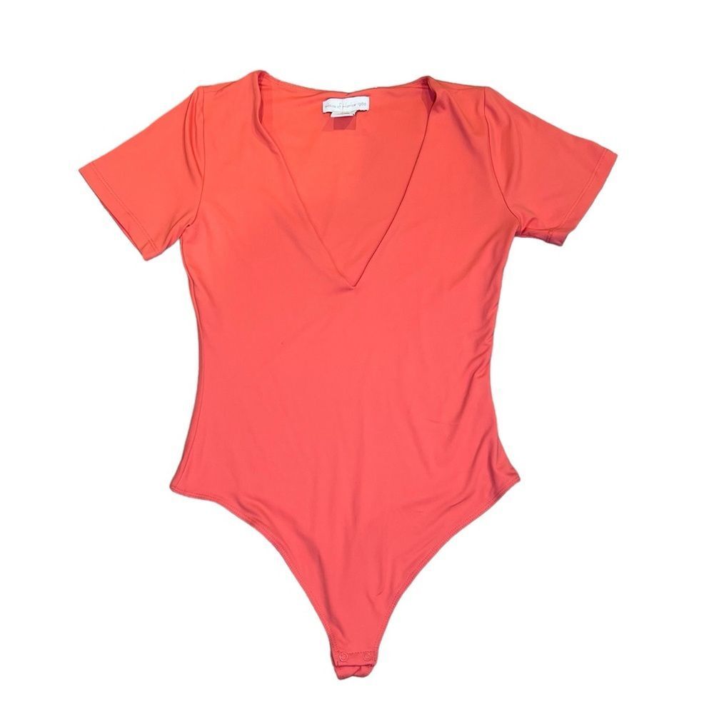 Revolve House Of Harlowe 1960 Orange Coral V Neck Plunge Short Sleeve Bodysuit - Picture 3 of 9
